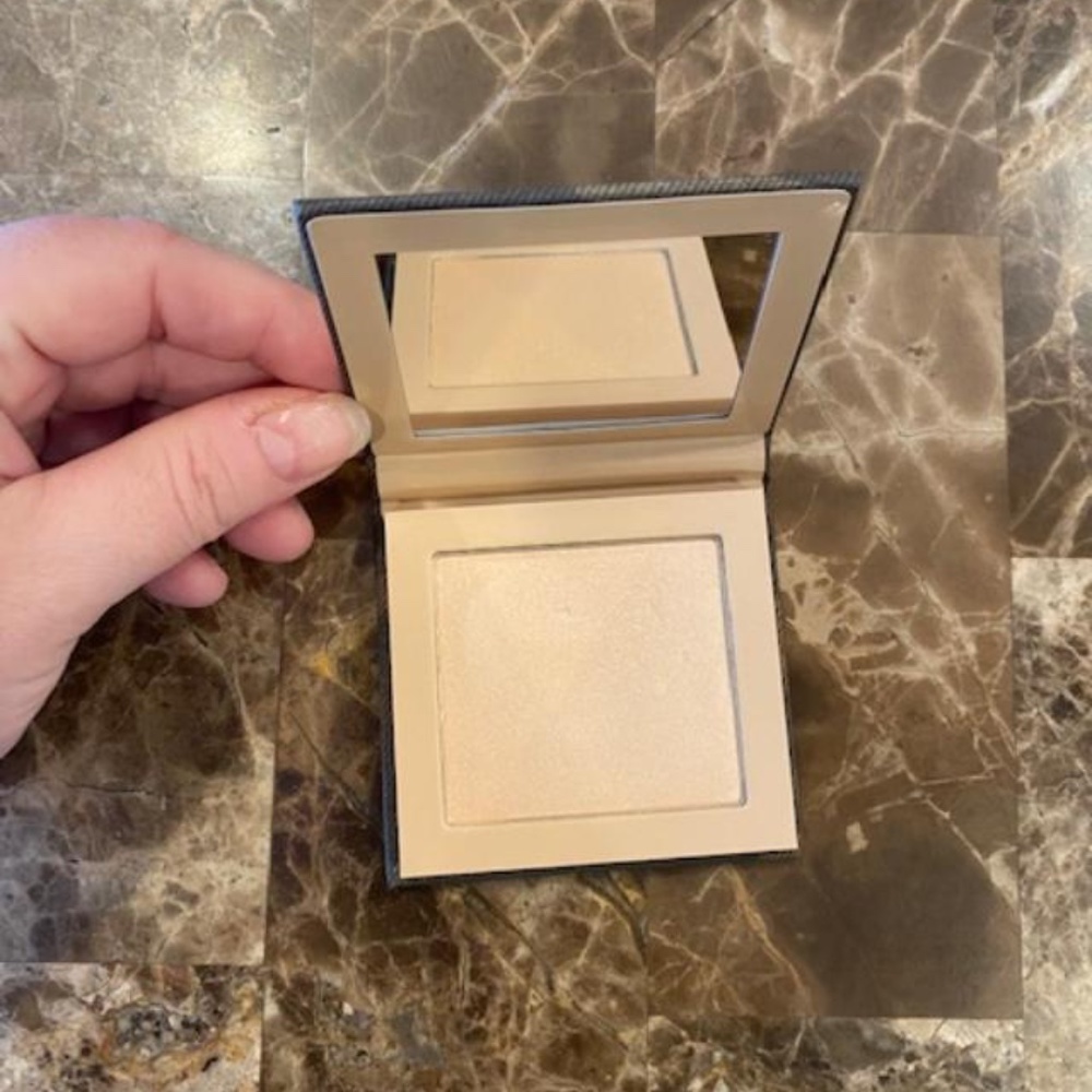 KKW Beauty Highlighter in Victory
